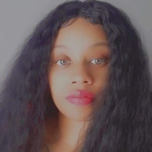 Meet your Posher, Deshelle